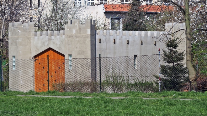 Oryginalna "altana" na terenie ogródków działkowych "Lilie" przy ul. Glinianej 