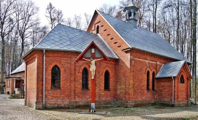  Kościół leśny Czternastu Świętych Wspomożycieli w Trzebnicy. 